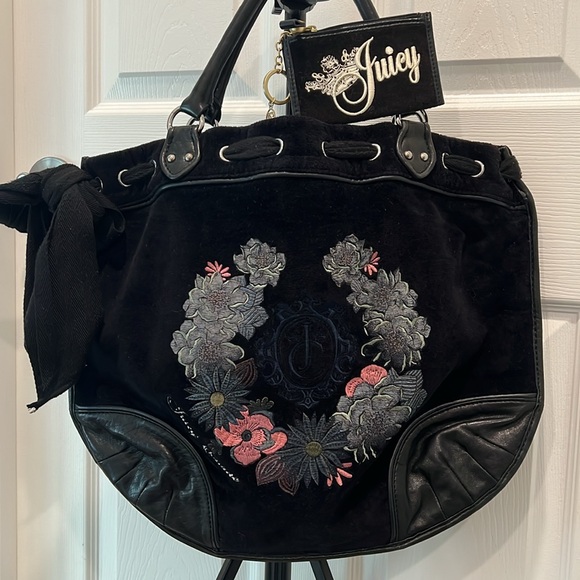 Velvet JUICY COUTURE Y2K shoulder bag with beautiful embroidery and wristlet - Picture 3 of 16